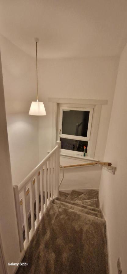 Archillects Entire Two Bedroom Comfy House - Free Parking Глазгоу Екстериор снимка