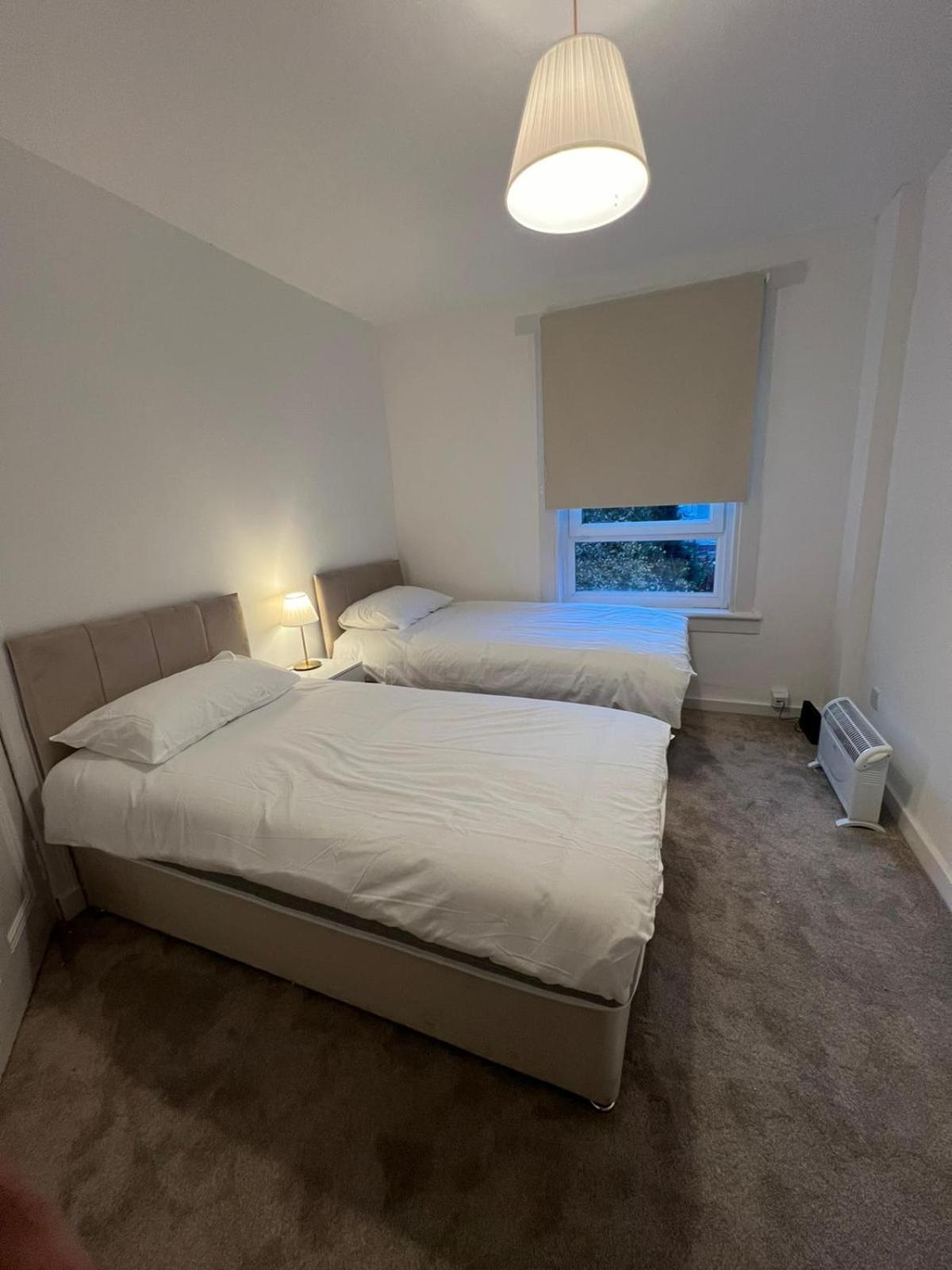 Archillects Entire Two Bedroom Comfy House - Free Parking Глазгоу Екстериор снимка