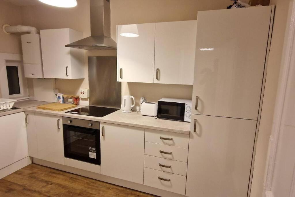 Archillects Entire Two Bedroom Comfy House - Free Parking Глазгоу Екстериор снимка